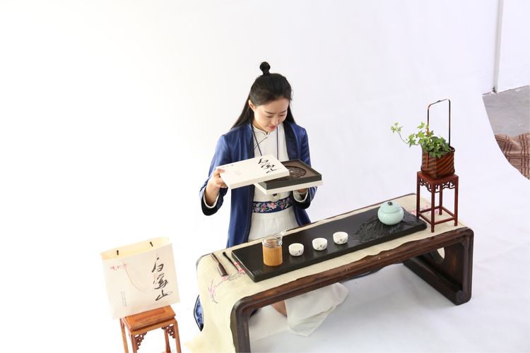 艺茗佳人：白莺山茶仙子