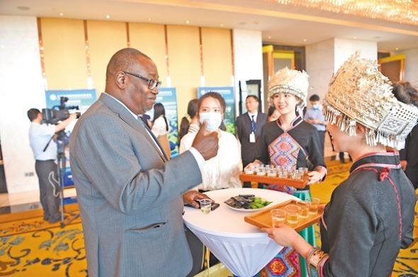 2021年上海合作组织民间友好论坛上，外宾点赞恩施玉露。