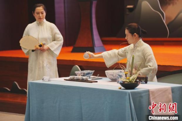 中茶博文创茶器首发：绘本中汲取灵感 西湖佳景入茶碗