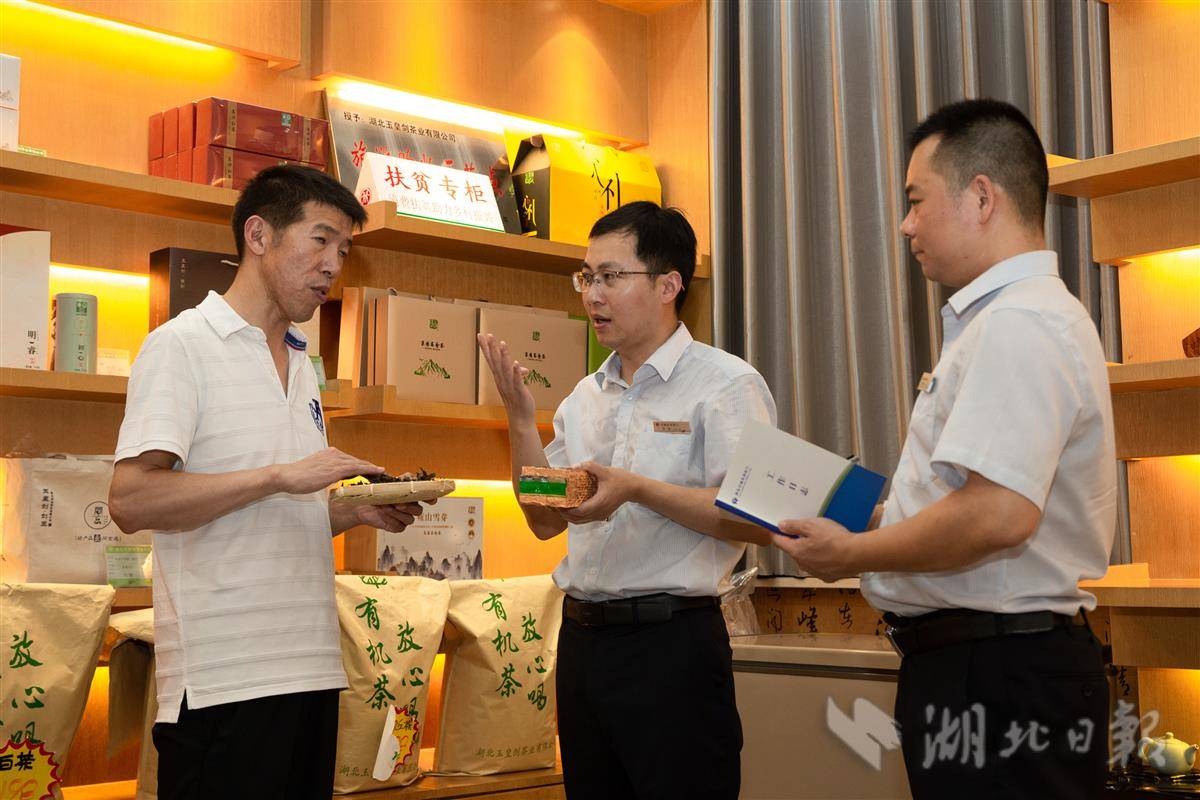 襄阳“金融村官”助力产业发展 