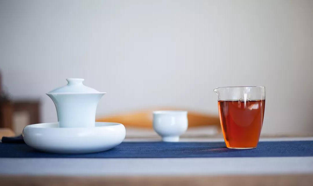 茶香袭人三冬暖，最妙莫过一盏茶。