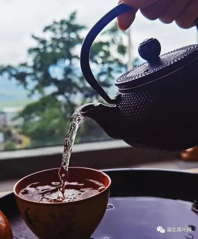 茶来，茶往…
