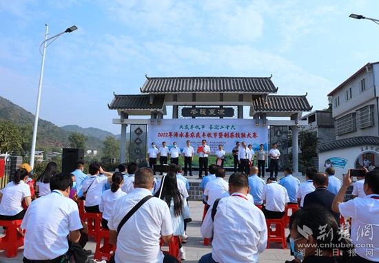 浠水县举办农民丰收节暨制茶技能大赛，来自各茶厂的制茶高手同台竞技