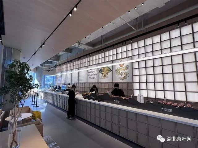 奶茶太甜、咖啡太苦 新中式茶饮火爆武汉三镇