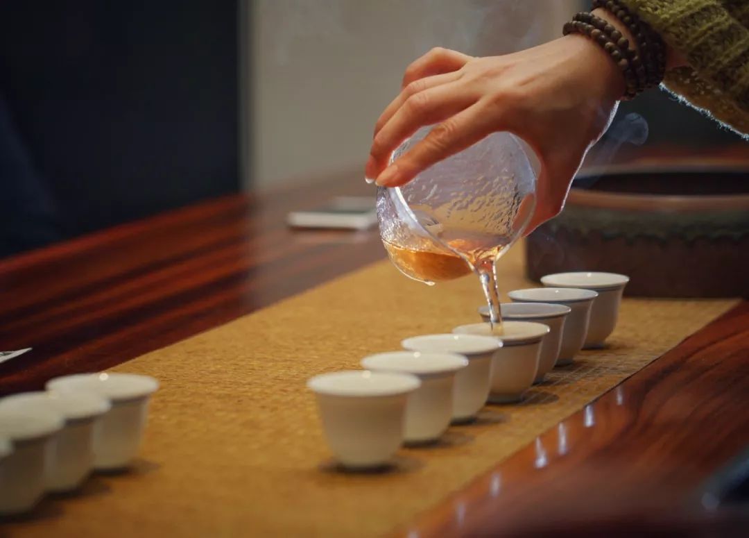 将一杯茶喝到无味，将平淡日子过到无悔