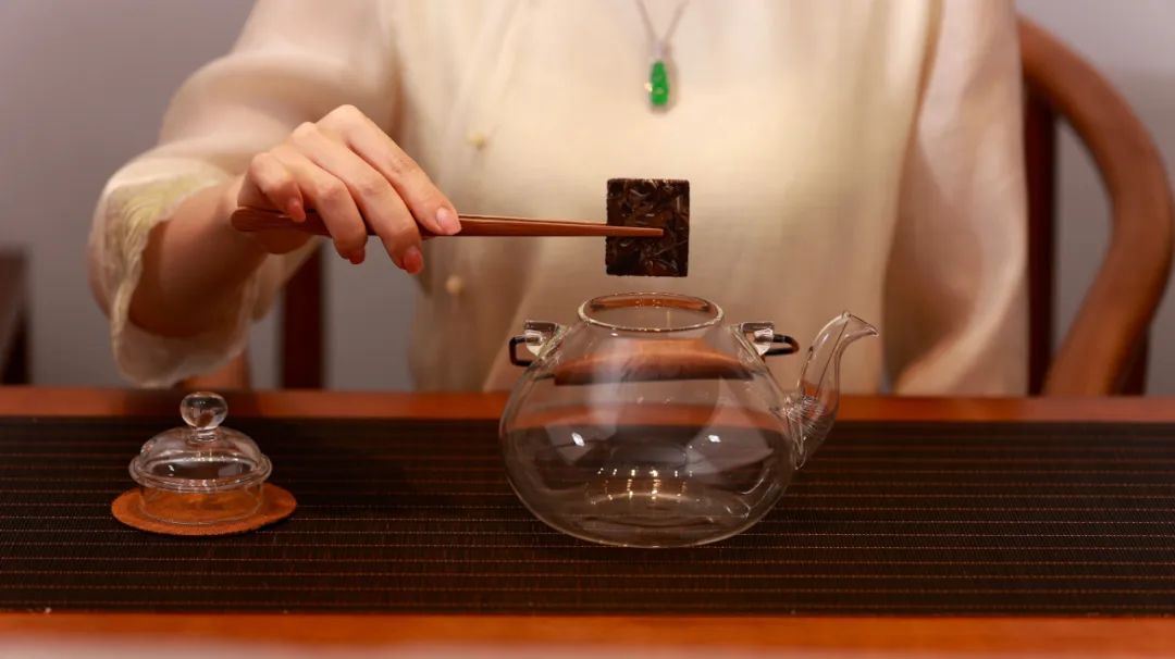 一盏时光煮茶，杯间似水年华