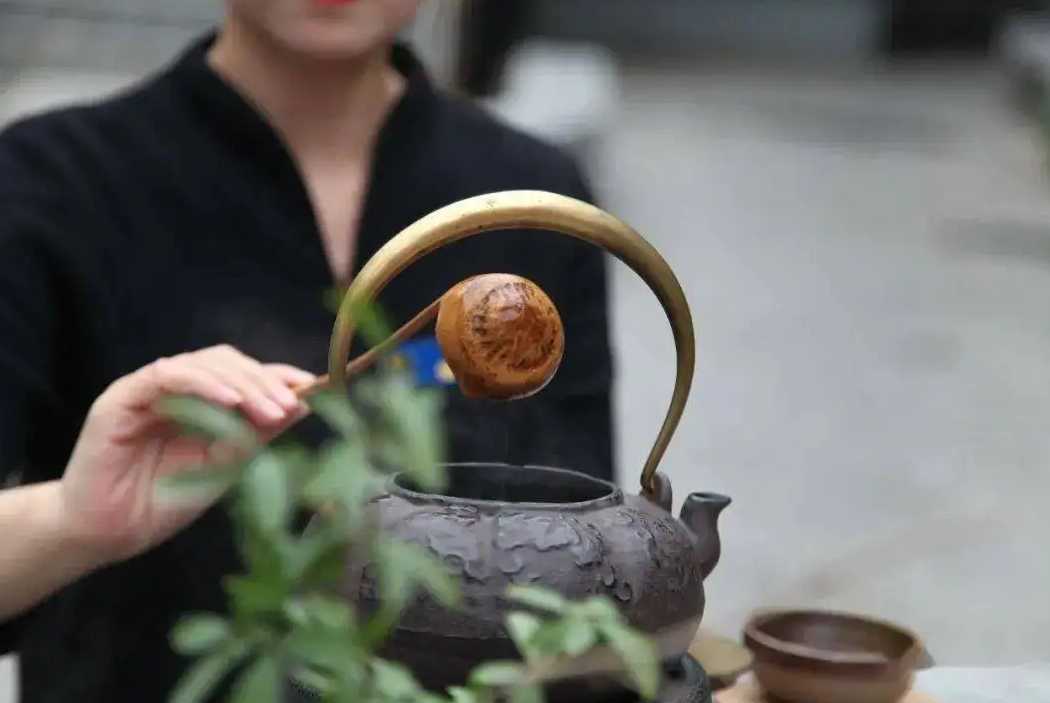 年轻人爱上“围炉煮茶” 为何茶企却赚不到钱