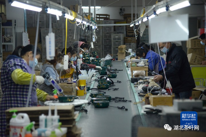 “围炉煮茶”带火陶瓷产业