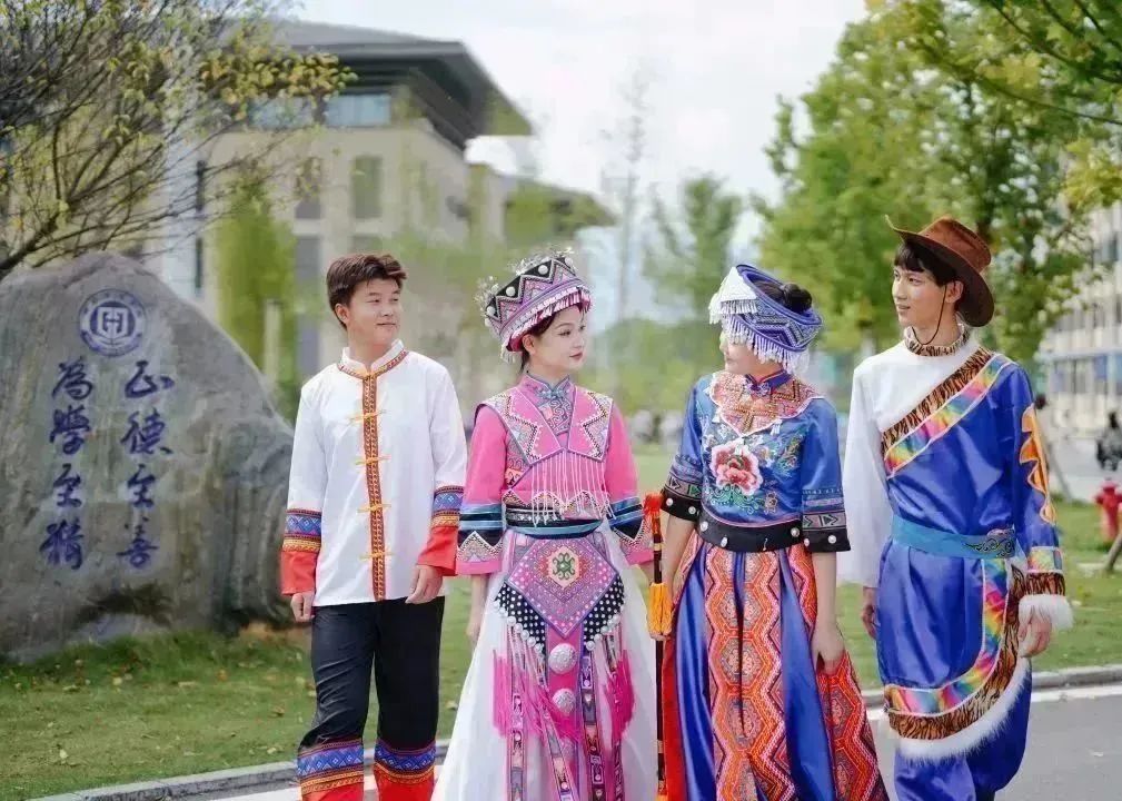 点亮非遗！恩施硒茶学院院长何洁作为代表参加湖北省人代会